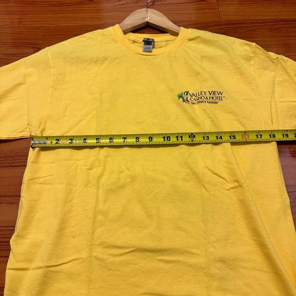 Valley View Yellow Casino 777 San Diego T-Shirt Size Medium Distressed Worn - Picture 5 of 6